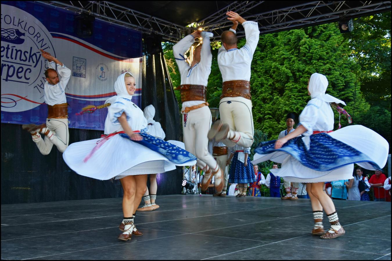 1607_14 Kdo výš...